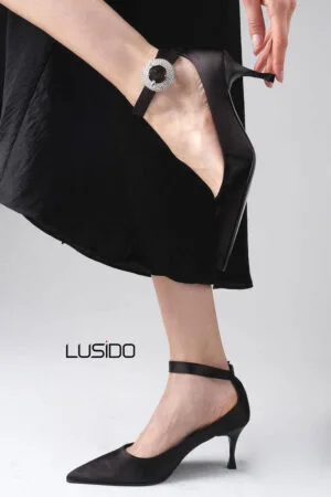 Амина Црни Чевли