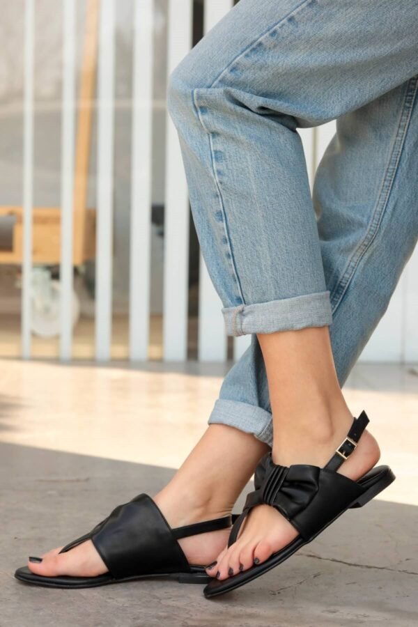 Савана Црни Сандали