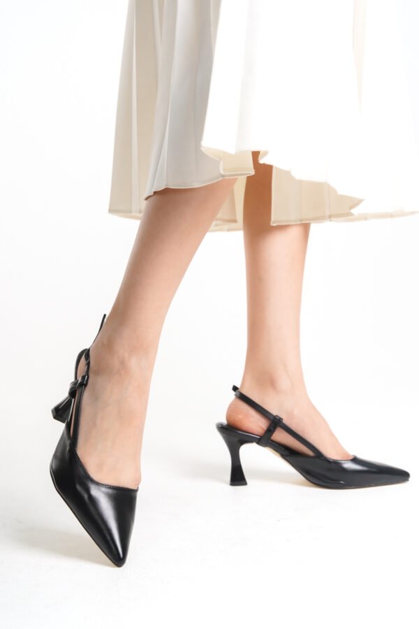 Силвана Црни Сандали