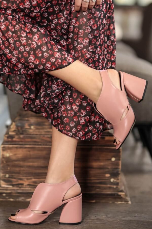 Гинерва Розеви Сандали